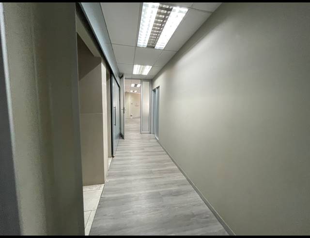 265M² OFFICE TO LET IN BRYANSTON